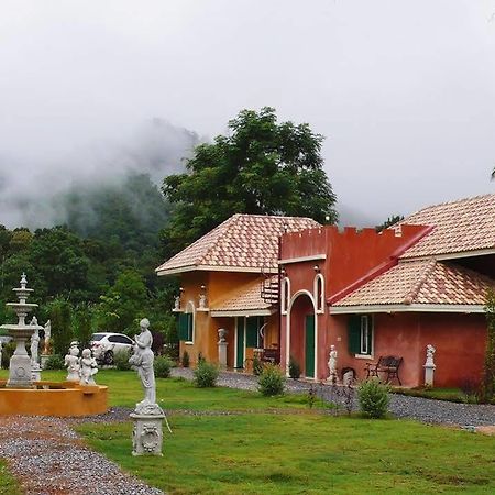Cinque Terre Resort Thong Pha Phum Exterior foto